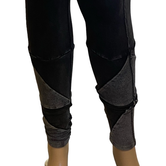 Free People FP Movement Kyoto Two-Toned Black Med-Rise Ankle Leggings Sz XS VGC - Picture 9 of 10